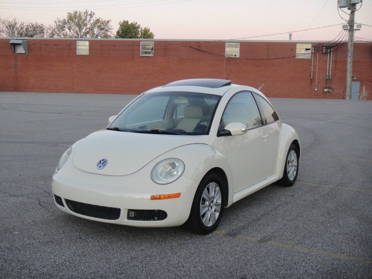 Used 2010 Volkswagen Beetle Coupe FWD image 2