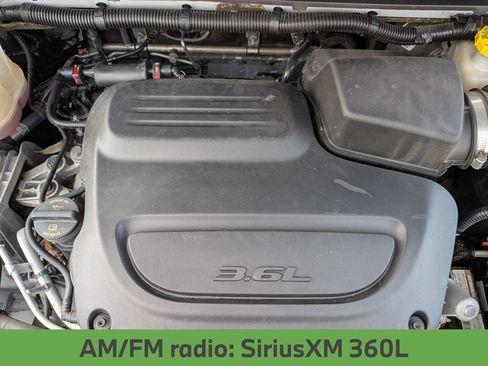 Used 2023 Chrysler Pacifica Limited FWD image 13