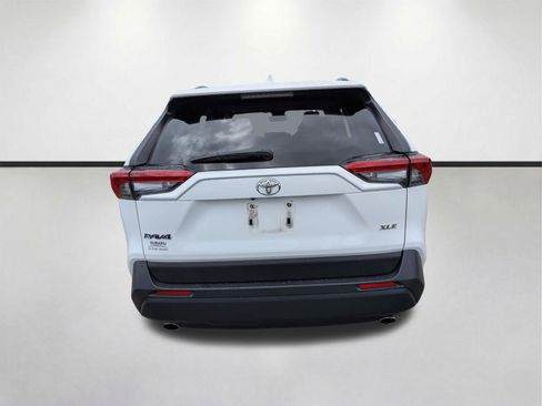 Used 2019 Toyota RAV4 XLE w/ Convenience Package image 5
