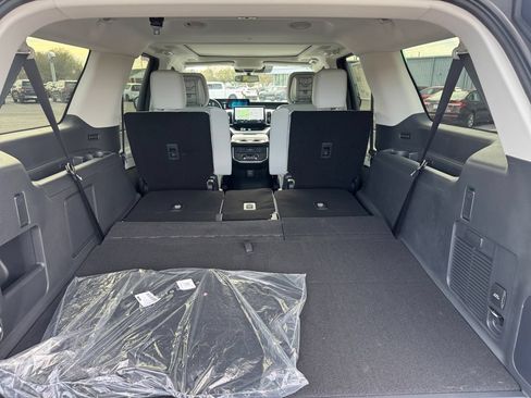 New 2026 Ford Expedition Max Platinum w/ Platinum Ultimate Package AWD/4WD image 21