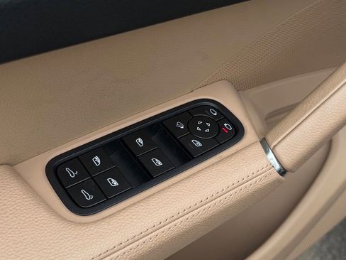 Used 2023 Porsche Cayenne Platinum Edition AWD/4WD image 15