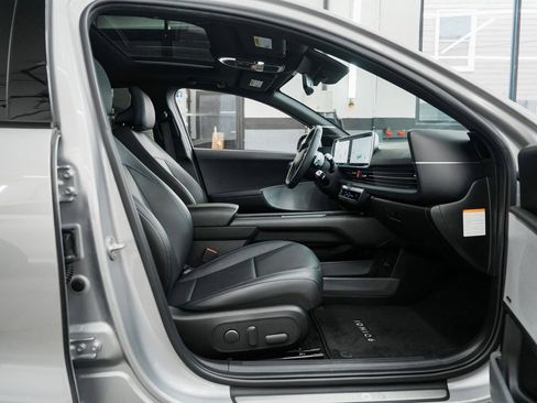 Used 2024 Hyundai Ioniq 6 Limited image 37