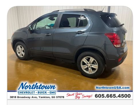 Used 2022 Chevrolet Trax LT w/ LT Convenience Package AWD/4WD image 5