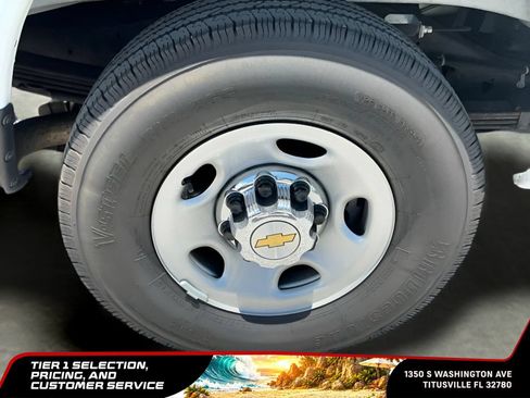 Used 2025 Chevrolet Express 3500 LT w/ LT Preferred Equipment Group RWD image 37