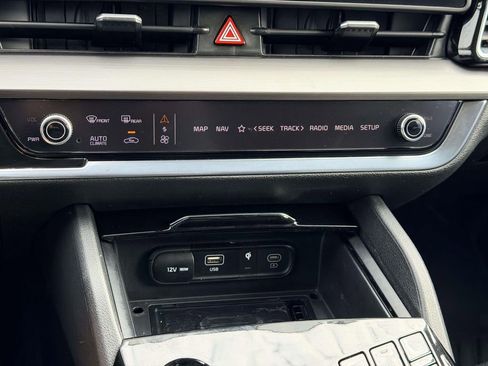 Used 2023 Kia Sportage EX image 5