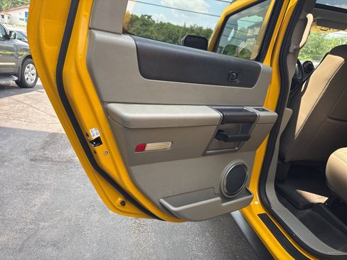 Used 2003 HUMMER H2 w/ Preferred Equipment Group AWD/4WD image 18