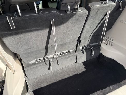 Used 2024 Chrysler Pacifica Touring-L image 25