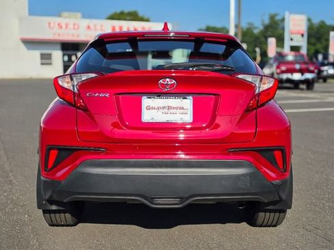 Used 2021 Toyota C-HR XLE FWD image 6