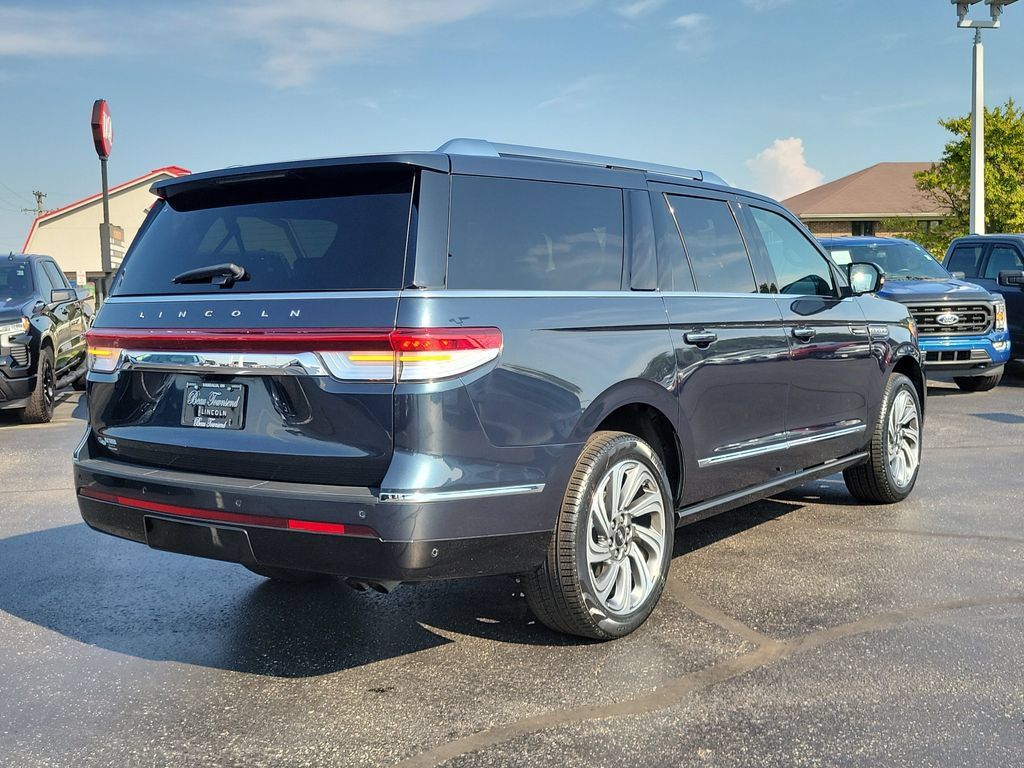 Certified 2022 Lincoln Navigator L Reserve AWD/4WD image 4