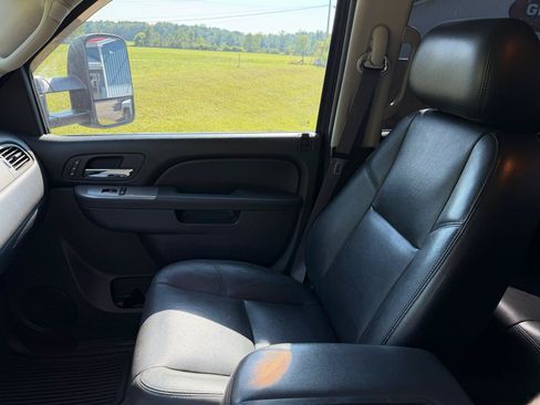Used 2013 Chevrolet Silverado 2500 LTZ w/ Z71 Appearance Package AWD/4WD image 34