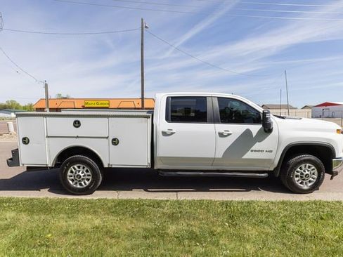 Used 2024 Chevrolet Silverado 2500 LT w/ Convenience Package AWD/4WD image 4