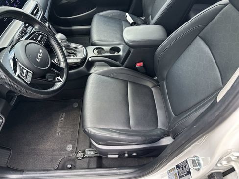 Used 2024 Kia Seltos EX FWD image 13