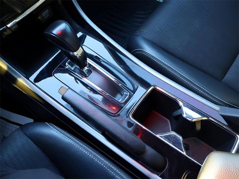 Used 2017 Honda Accord Sport image 24