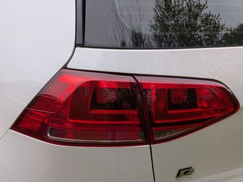 Used 2016 Volkswagen Golf 4-Door image 12