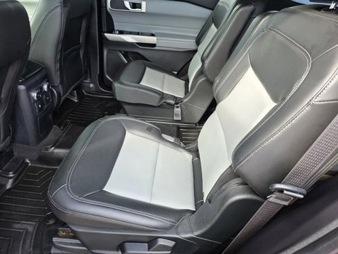 Used 2022 Ford Explorer XLT w/ Equipment Group 202A image 15