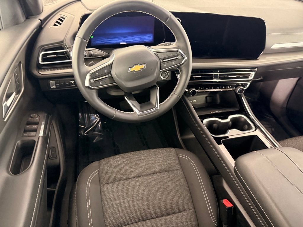 Used 2025 Chevrolet Traverse LT AWD/4WD image 26