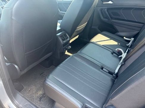 Used 2023 Volkswagen Tiguan SE R-Line FWD image 4