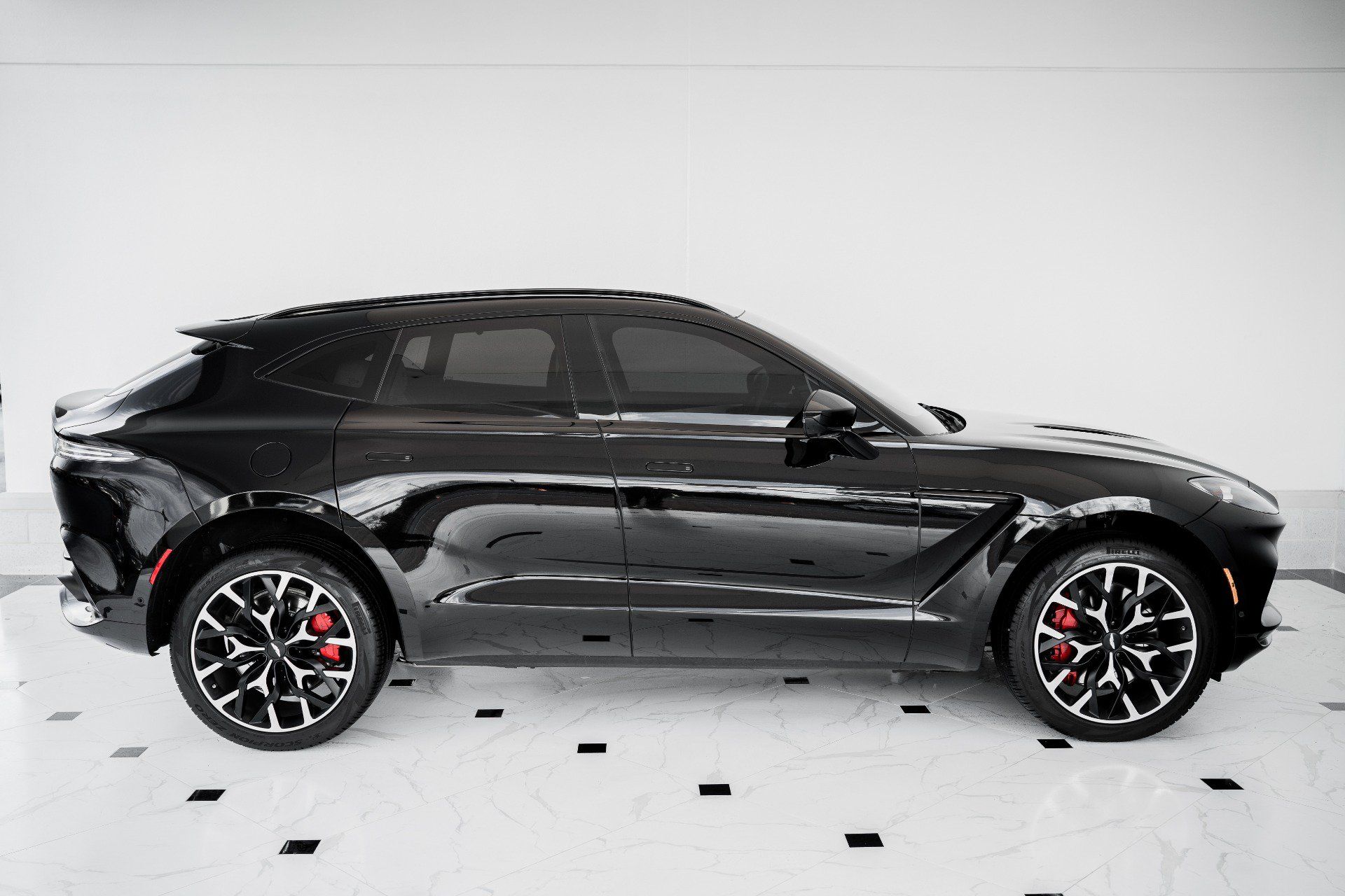 Used 2022 Aston Martin DBX AWD/4WD image 37