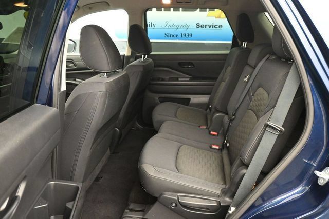 Used 2024 Nissan Pathfinder SV FWD image 8