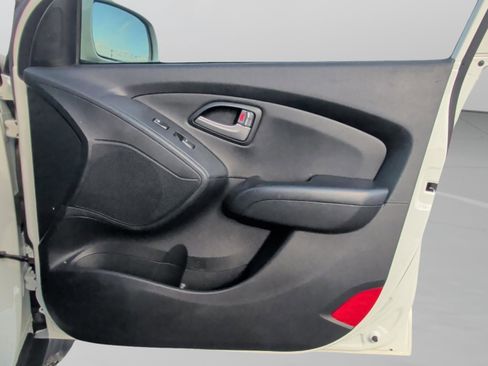 Used 2011 Hyundai Tucson GLS w/ Navigation Pkg 2 image 37