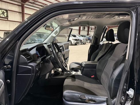Used 2018 Toyota 4Runner SR5 AWD/4WD image 13