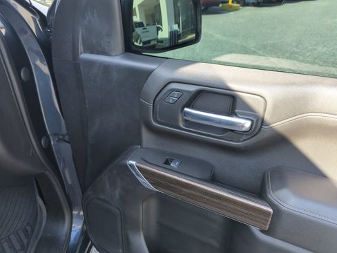Used 2022 Chevrolet Silverado 1500 LT AWD/4WD image 32