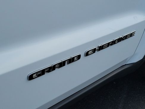 Used 2018 Jeep Grand Cherokee Limited RWD image 6