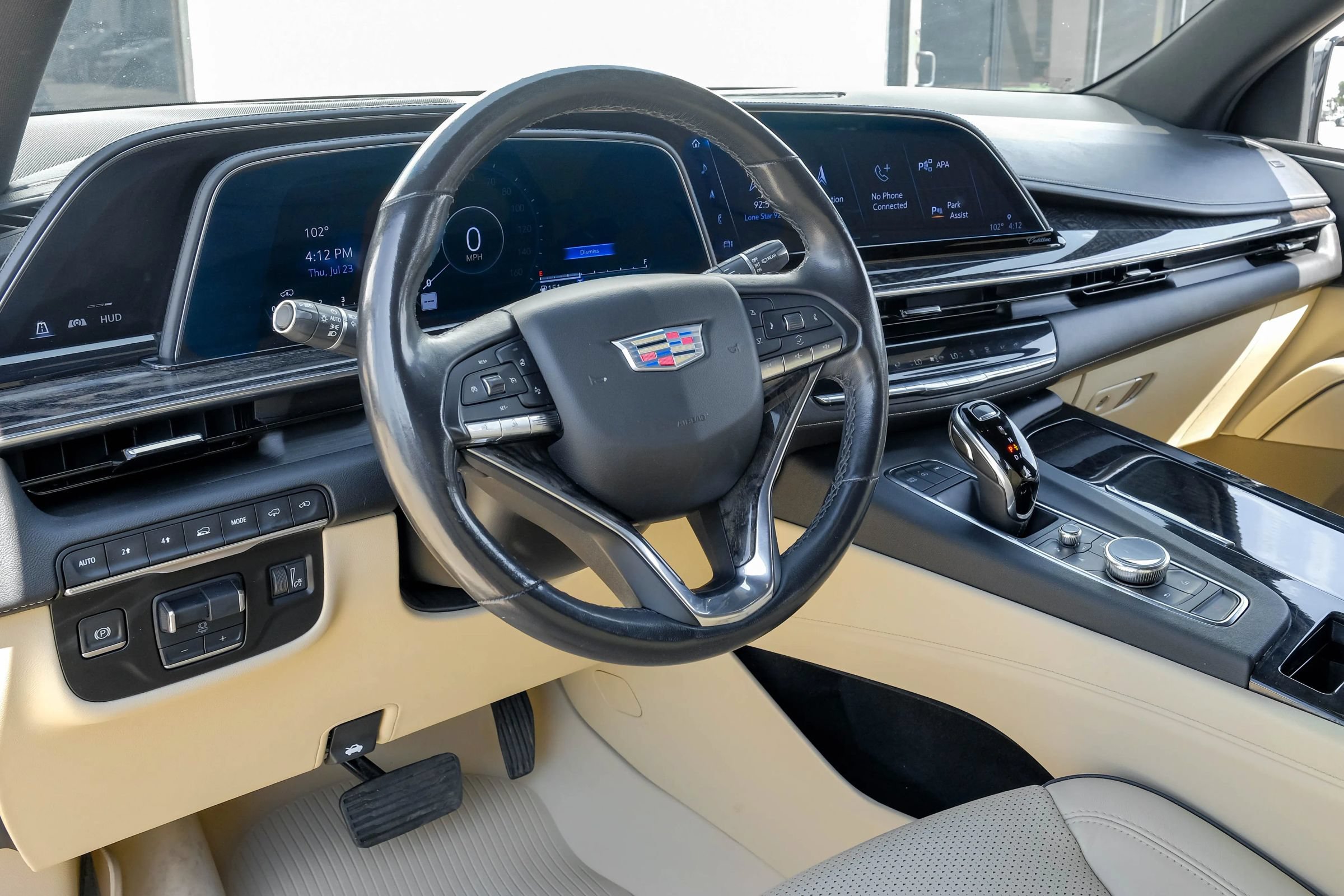Used 2021 Cadillac Escalade Premium Luxury w/ Driver Assist Tech Package AWD/4WD image 4