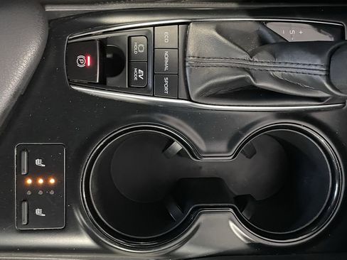Used 2019 Toyota Camry LE FWD image 19