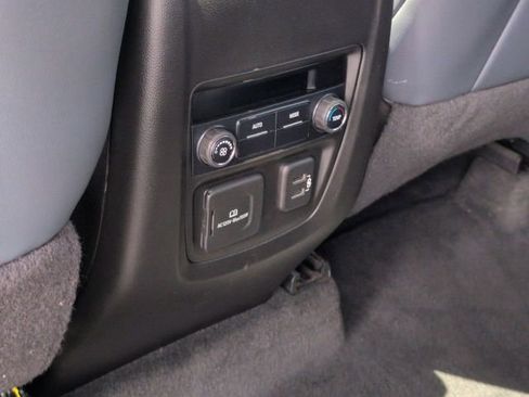 Used 2019 Buick Enclave Essence FWD image 22