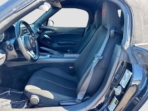 Used 2017 FIAT 124 Spider Classica RWD image 18