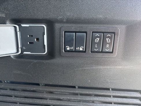 Used 2024 Chevrolet Tahoe Premier image 29