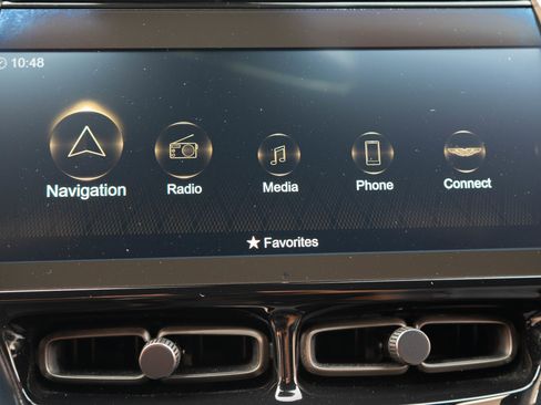 Used 2021 Aston Martin DBX image 21