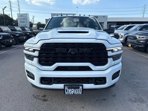 Used 2025 RAM 3500 Limited AWD/4WD image 2