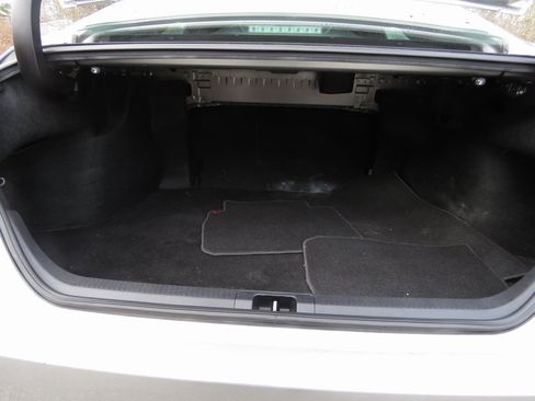 Used 2019 Toyota Camry LE image 18