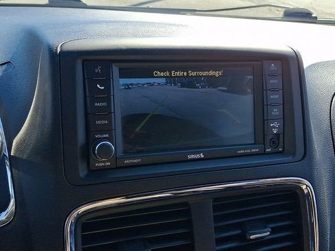 Used 2019 Dodge Grand Caravan SXT image 19