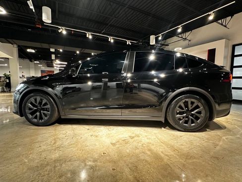 Used 2024 Tesla Model X image 6