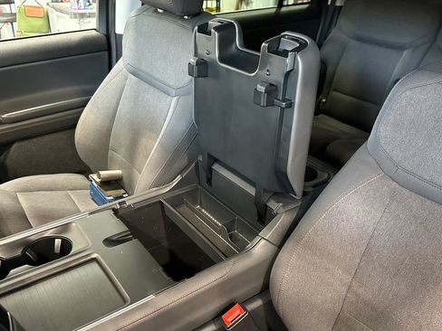 Used 2025 Ford Expedition Active AWD/4WD image 23