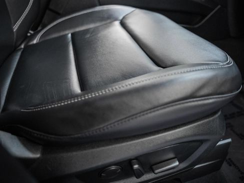 Used 2022 Ford Explorer XLT w/ Equipment Group 202A image 43