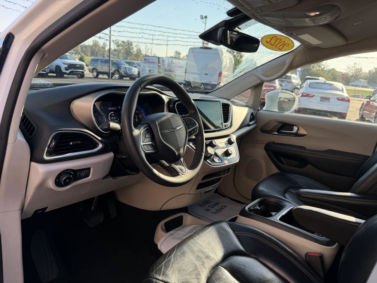 Used 2022 Chrysler Pacifica Touring-L FWD image 13