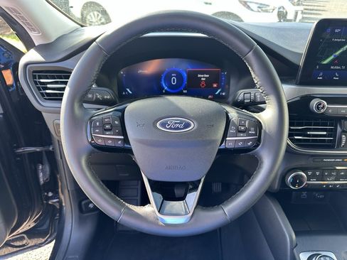 Used 2022 Ford Escape Titanium w/ Class II Trailer Tow Package image 13