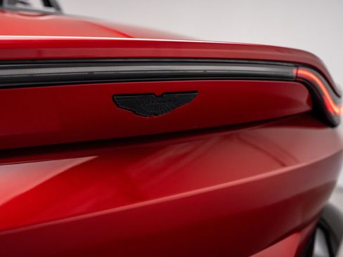Used 2023 Aston Martin V8 Vantage Roadster RWD image 41