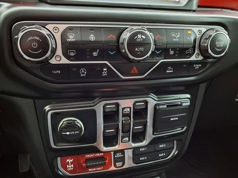 Used 2021 Jeep Wrangler Unlimited Rubicon image 4