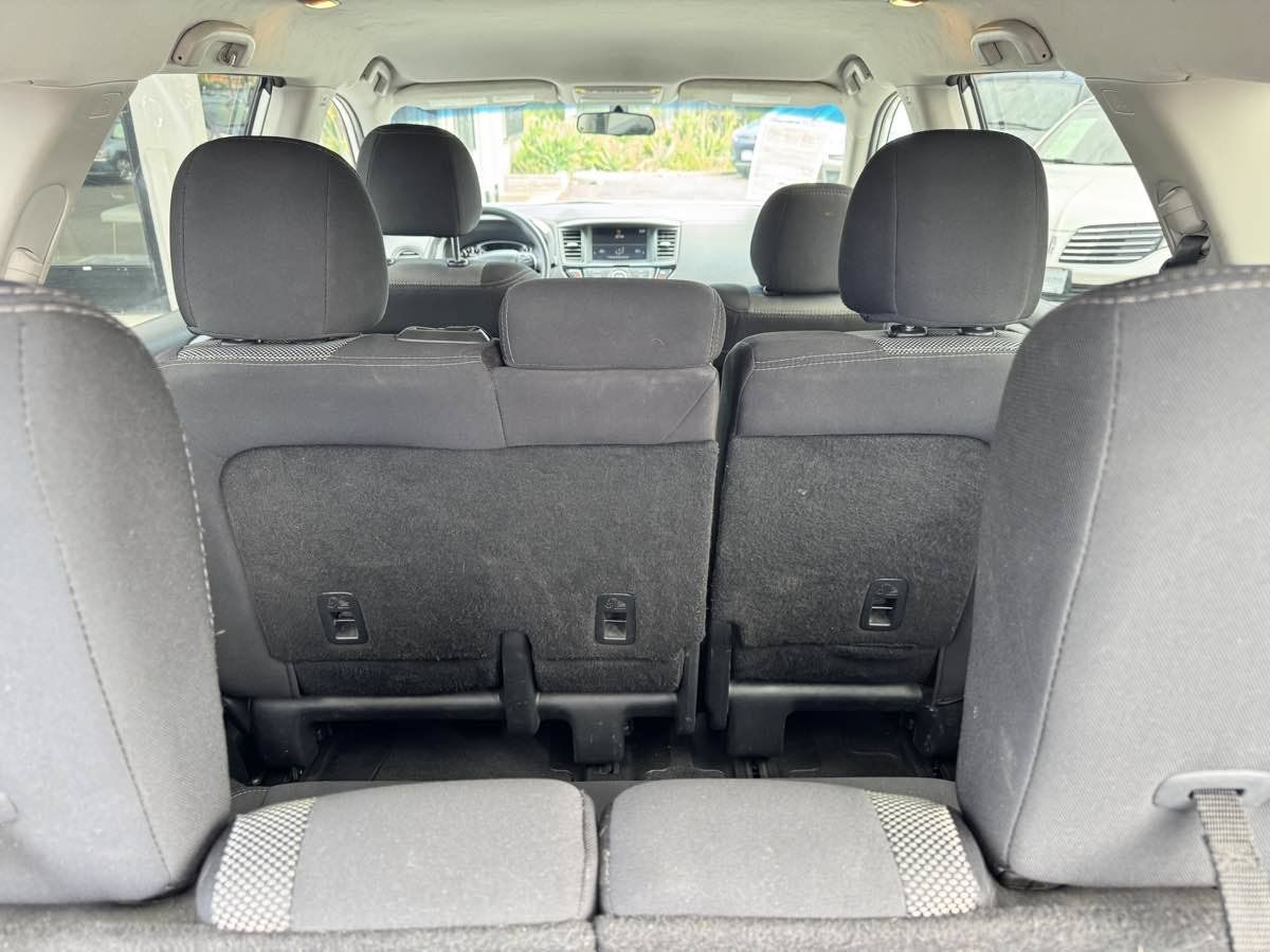 Used 2020 Nissan Pathfinder S FWD image 27