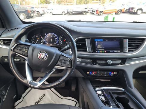 Used 2024 Buick Enclave Premium image 27