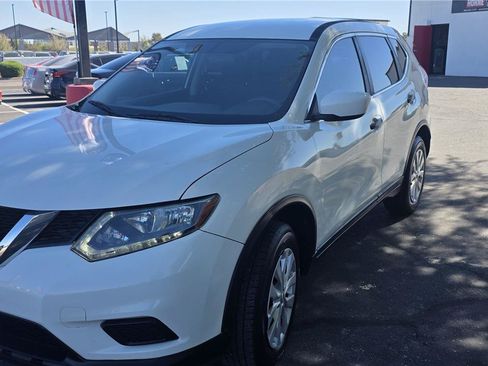 Used 2016 Nissan Rogue S FWD image 2