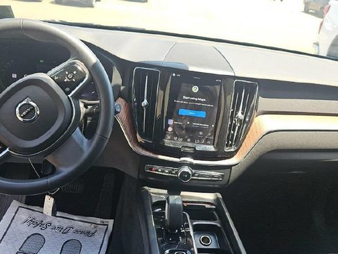 Used 2023 Volvo XC60 B5 Plus AWD/4WD image 2