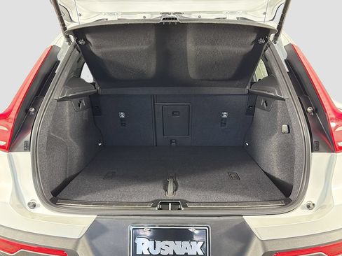 Used 2025 Volvo XC40 B5 Plus AWD/4WD image 27