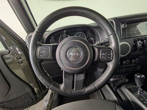 Used 2016 Jeep Wrangler Unlimited Rubicon image 14