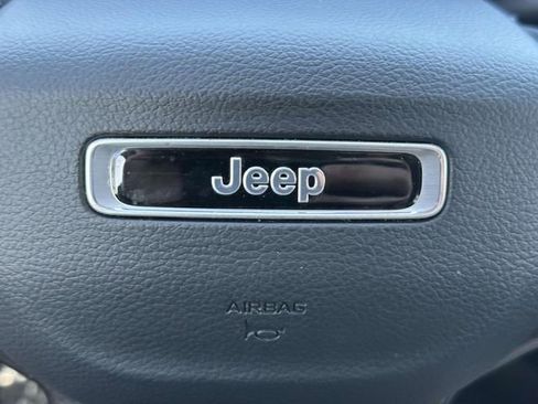 Certified 2023 Jeep Grand Cherokee Limited image 30